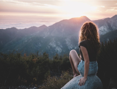 10 Amazing Tips to Keep Your Skin and Hair Healthy While Travelin